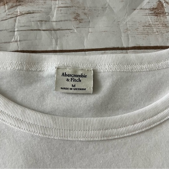 Abercrombie & Fitch Essential White Tee - Picture 2 of 2
